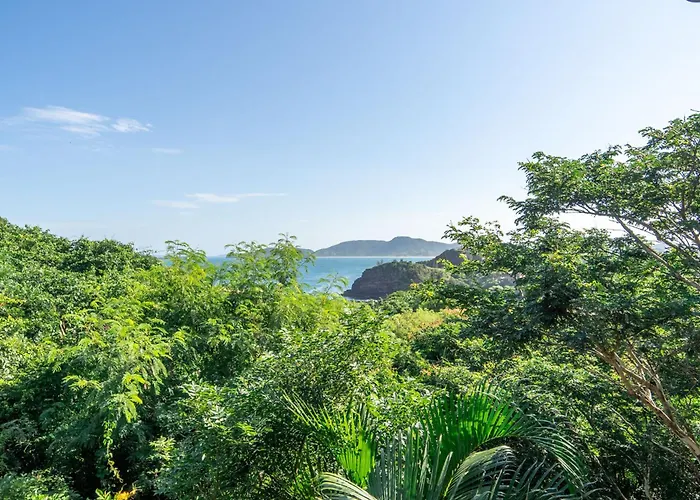 Vista Panoramica E Praia A Pe.