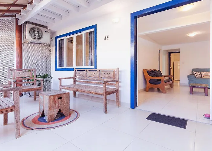 Casa Com Garagem - 300M Da Rua Das Pedras